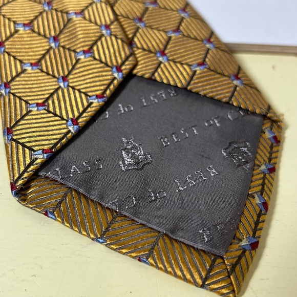 Robert Talbott Best of Class Made in USA 100% Silk Elegant Gold Patterned Tie - Picture 6 of 10